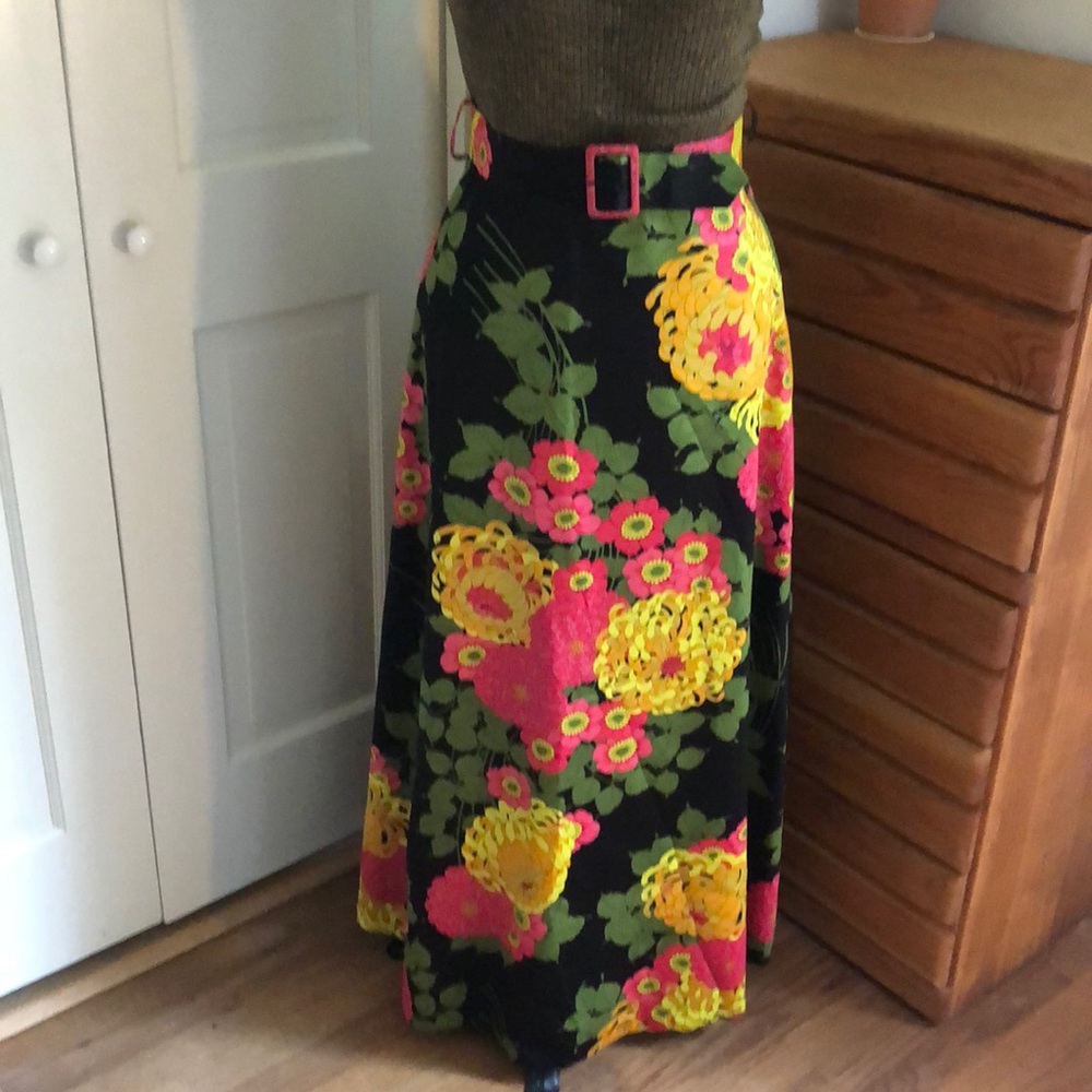 Vintage maxi skirt 60s chrysanthemum black floral
